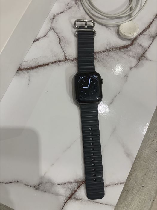 Apple Watch Series 5, 44mm