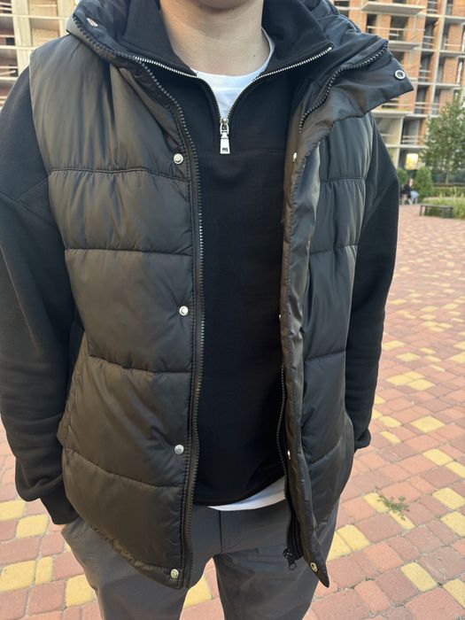 Жилетка,дутий жилет чорний чоловічий М на осінь,стан ідеал бренд Ocean