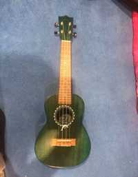 Ciemno Zielone ukulele