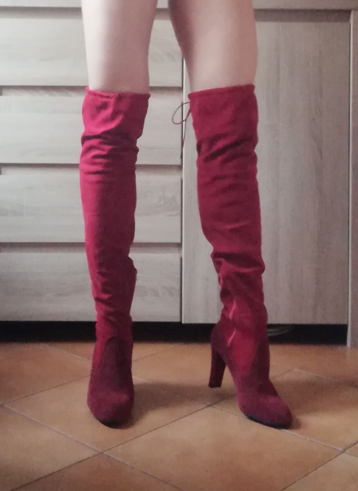 Czerwone sexowne szpilki za kolano /42/27.5 cm.
