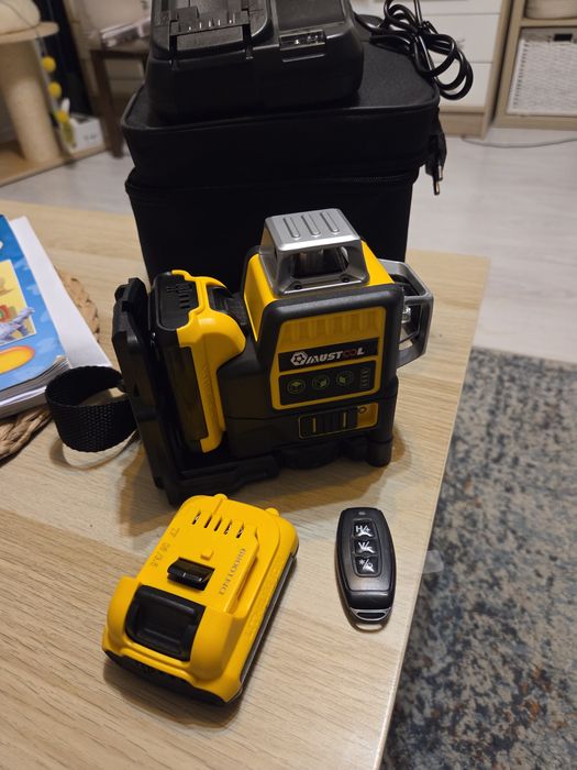 Poziomica laserowa 360 Mustool 2 baterie ladowarka pilot