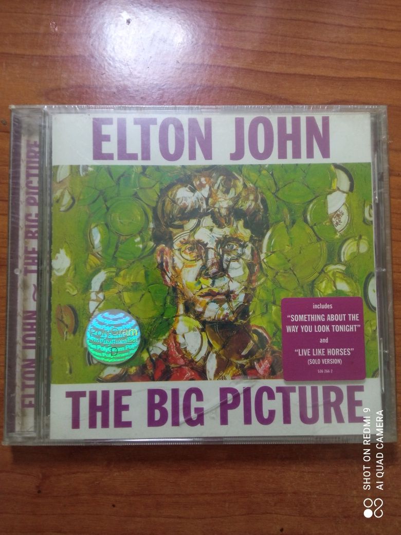 Elton john novo lacrado