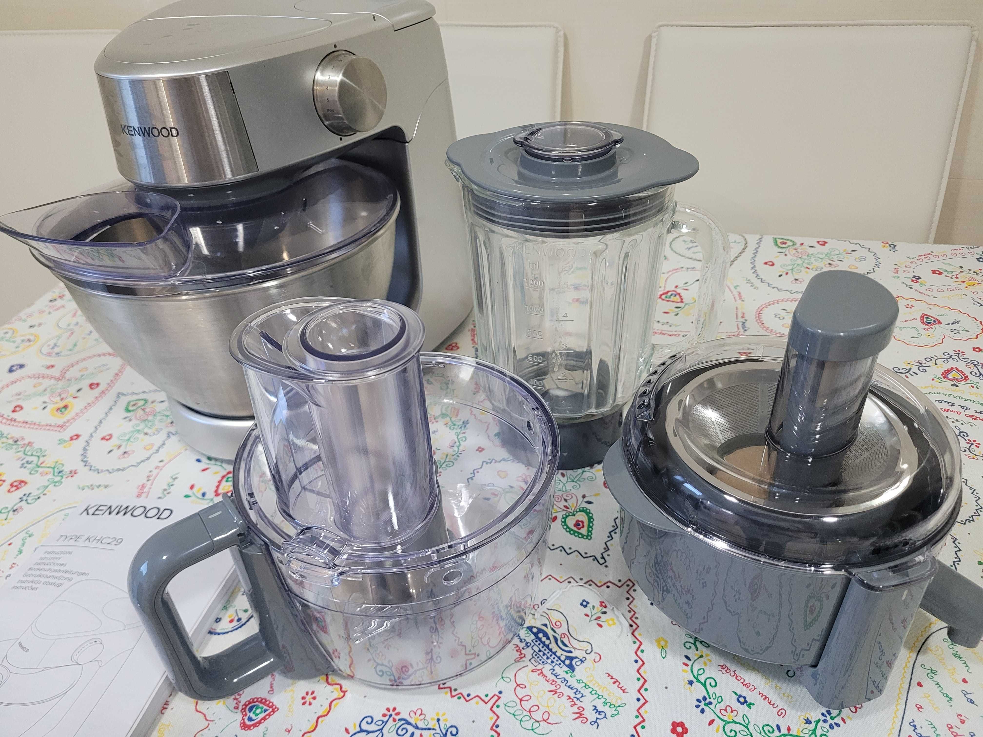Robot de Cozinha Kenwood  todos acessórios 
Novo ainda sem utilização