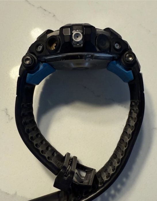 Casio G-Shock GSW-H1000 — умные часы Wear OS, как новые, оригинал