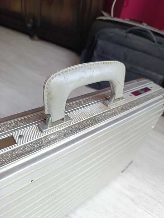 Walizka na dokumenty czy laptopa plus kluczyk