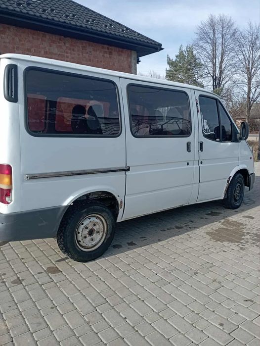 Автотомобіль Ford Tranzit
