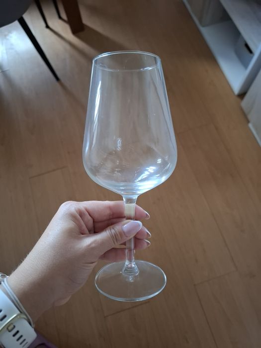 Szkło, szklanki, kieliszki