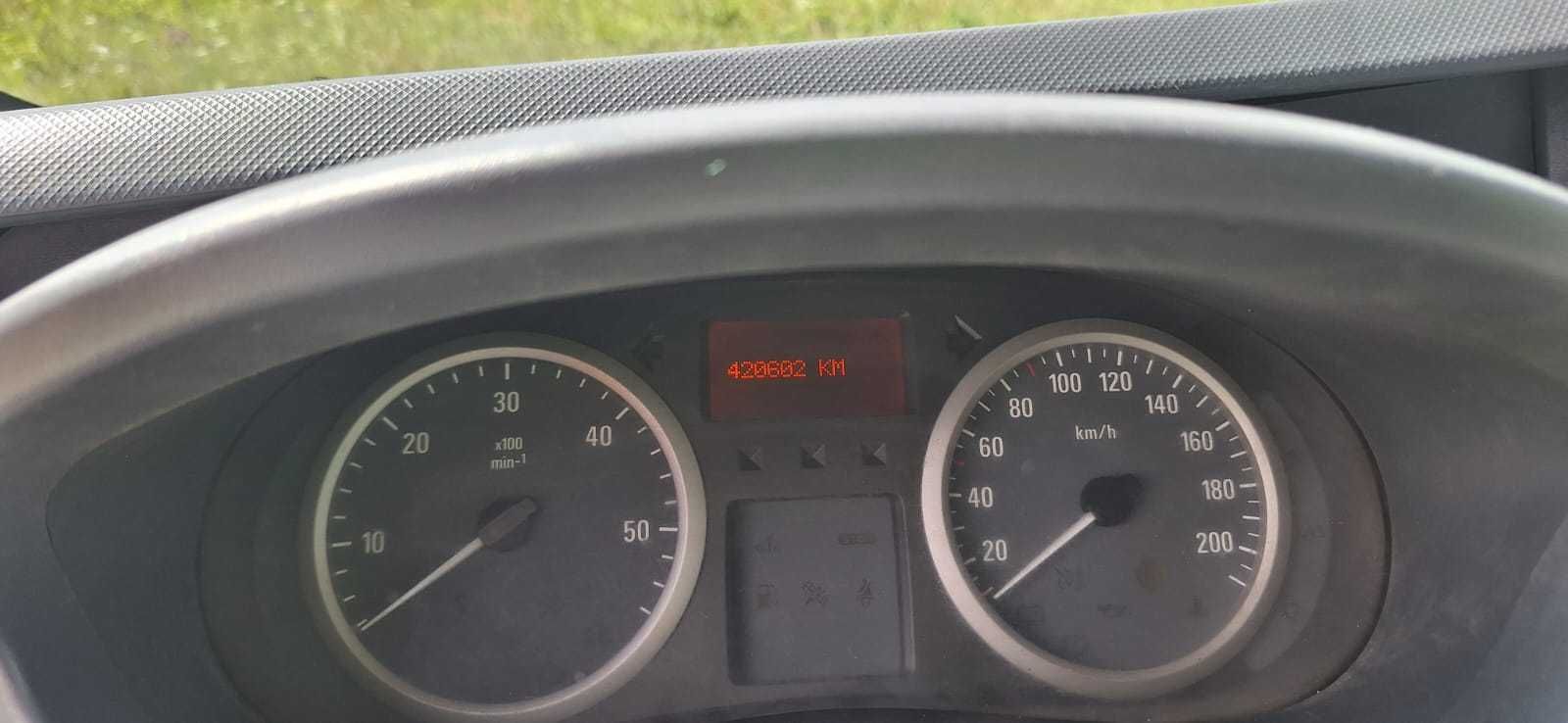 Renault Trafic / 6cio osobowy / zabudowa - brygadówka / 2.0 Diesel