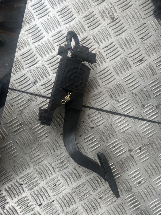 Педаль газа хюндай туксон hyundai tucson 08 год