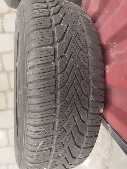 Sprzedam 2 szt opon zimowych Semperit z felgami stalowymi.R15 195x65