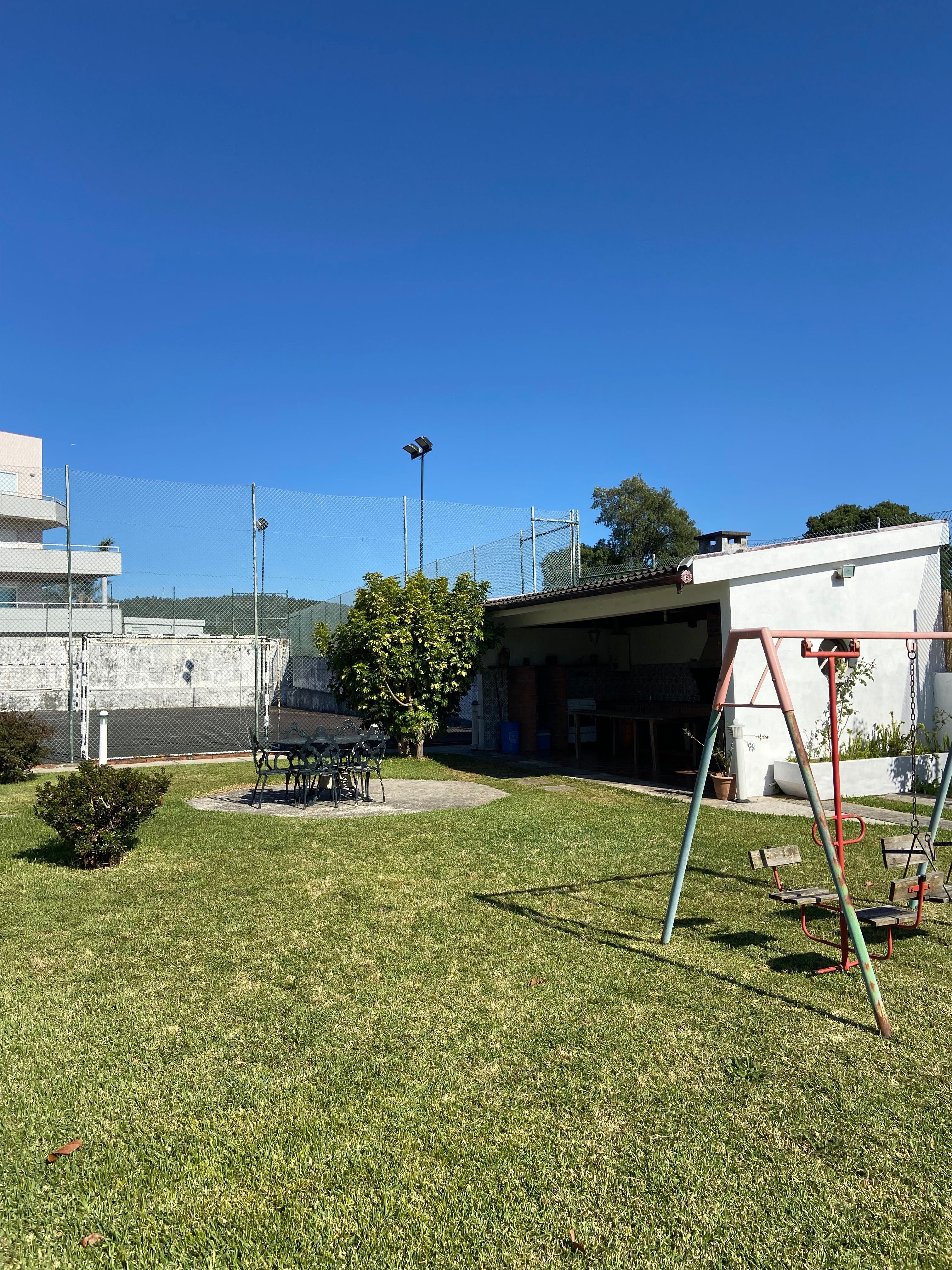 Espaço com piscina