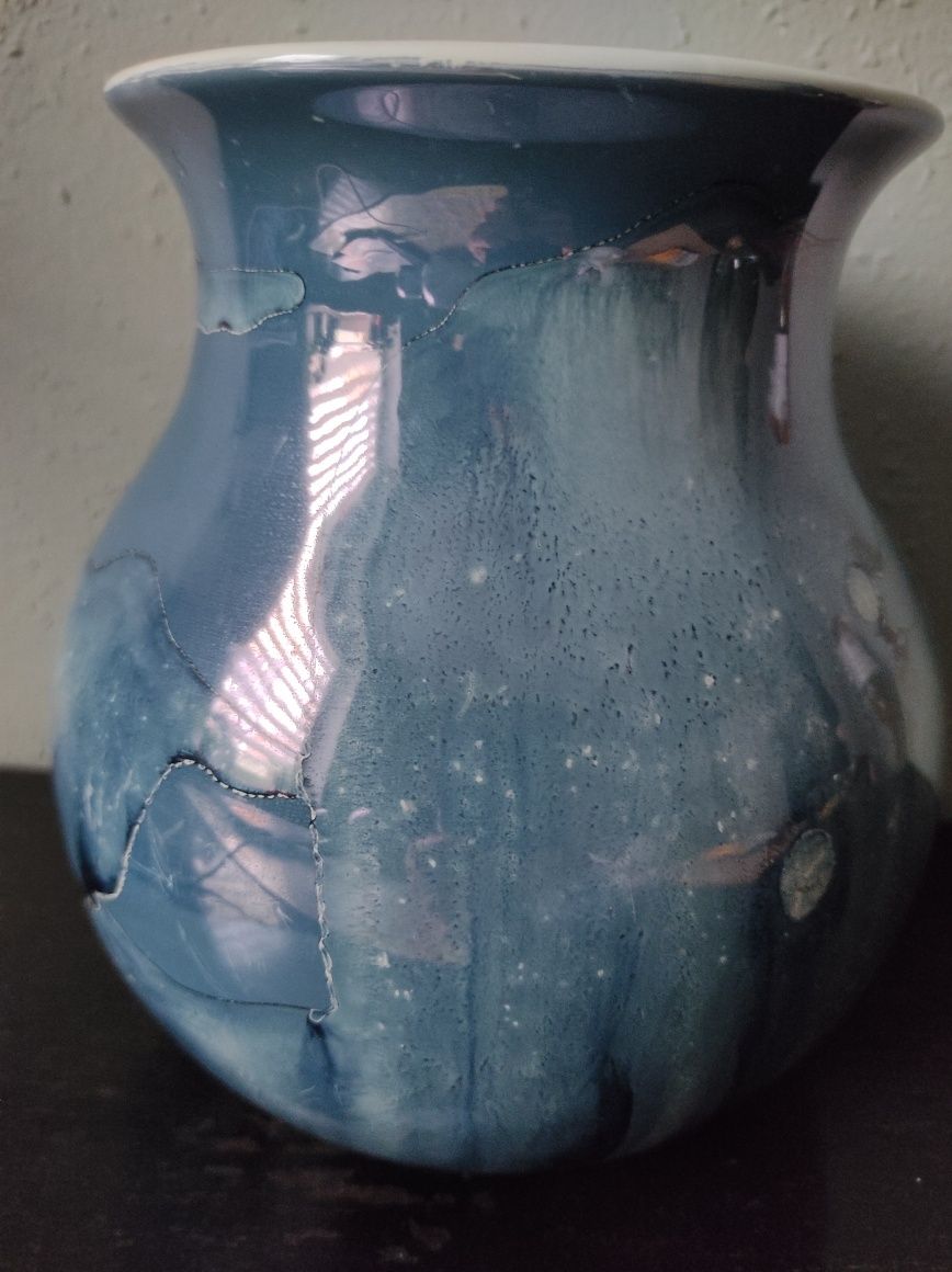 Elegancki wazon ceramiczny cieniowany w pięknych kolorach