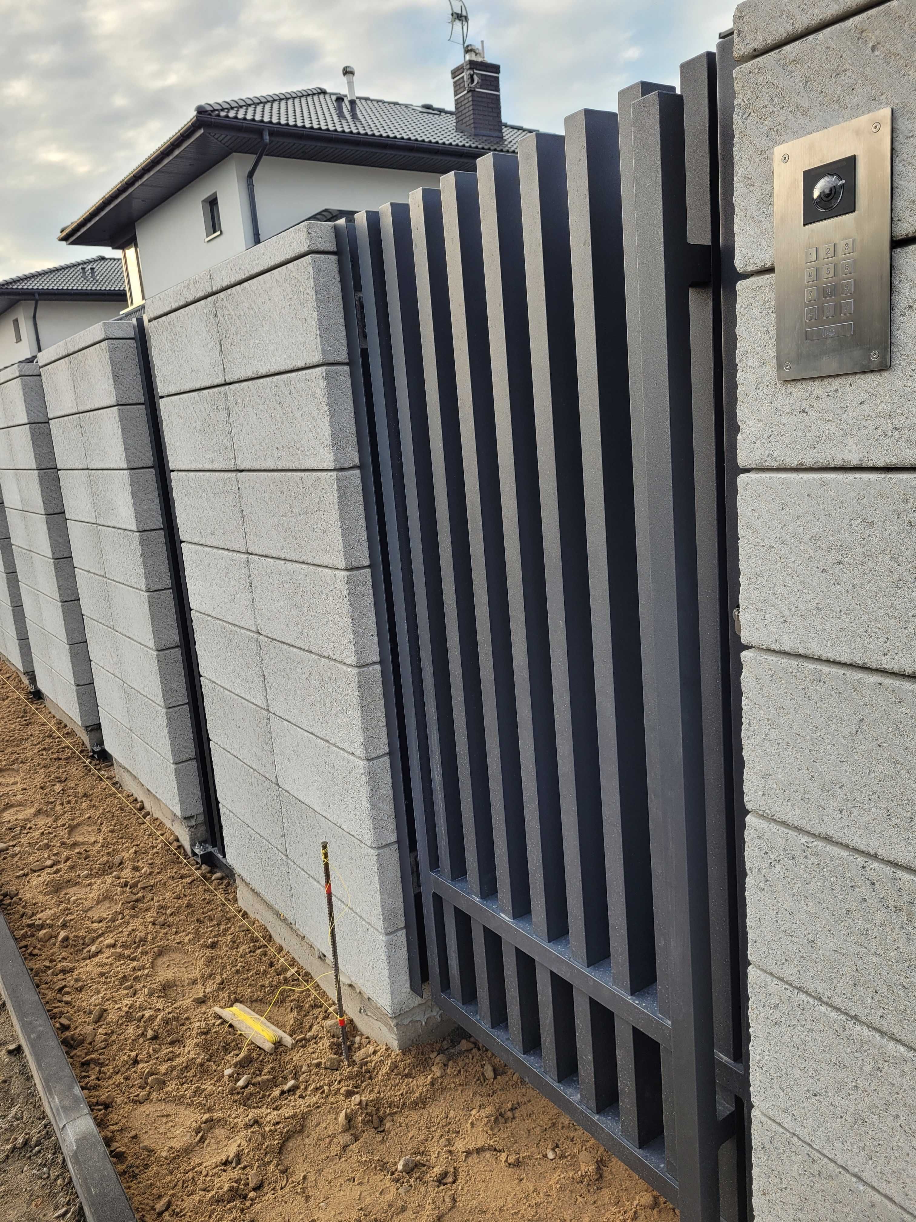 Brama słupkowa / pionowe słupki. Palisada pionowa z ALUMINIUM HIT!
