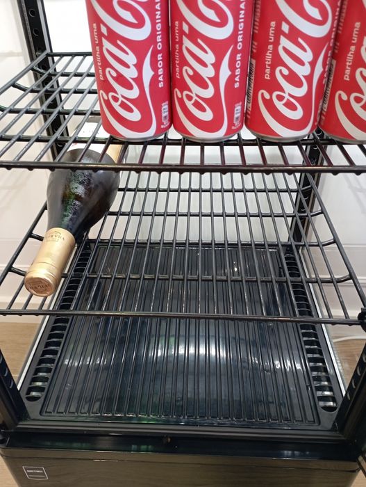 Vitrine refrigerada 78L – pouco uso, quase nova