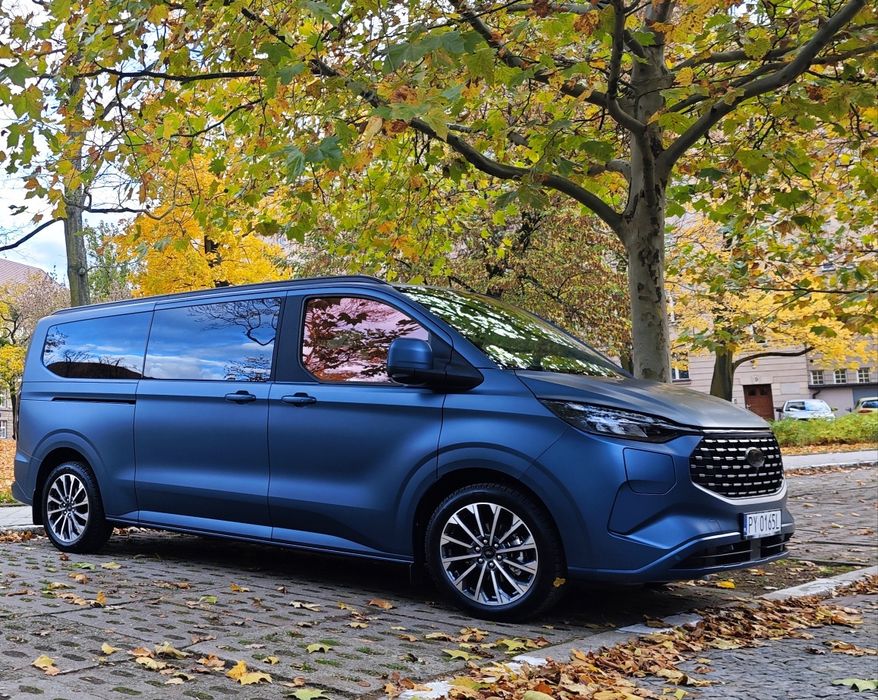 Profesjonalny przewóz 7 osób nowym hybrydowym busem / vanem Poznań