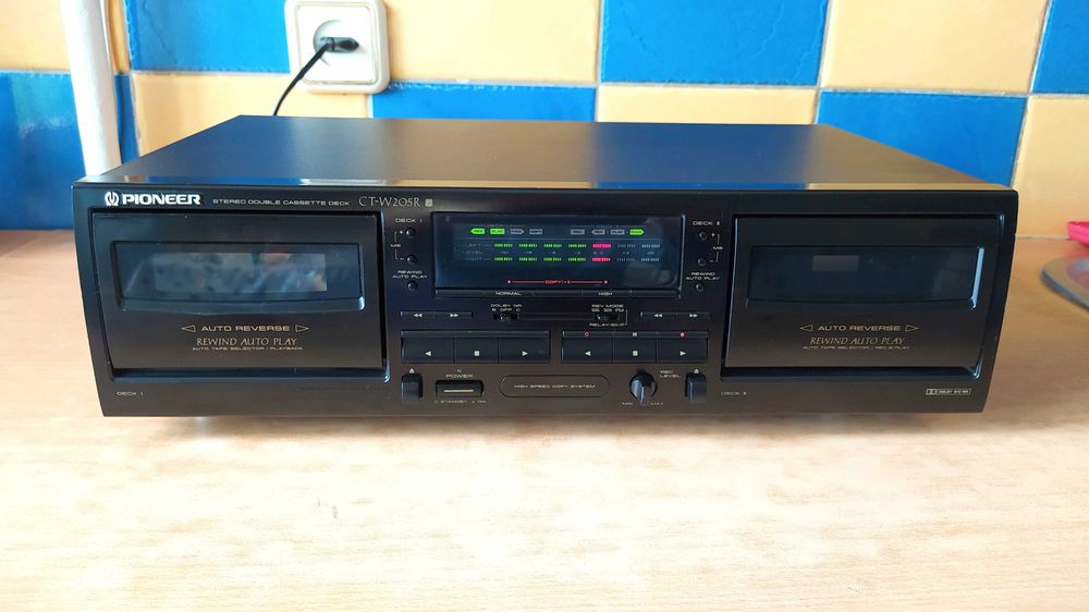Кассетная дека Pioneer CT-W205R
Double Cassette Deck (1996)