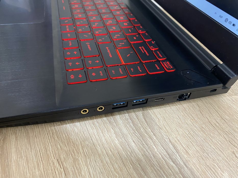 Ноутбук MSI