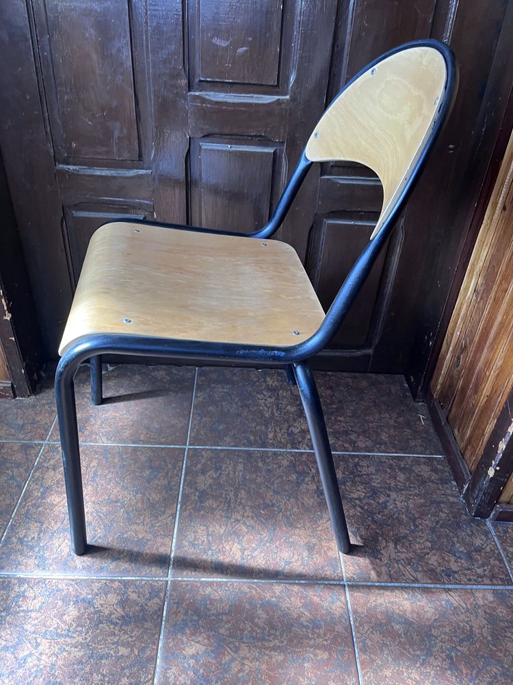Krzesła krzesło krzesełka szkolne metalowe sklejka czarne