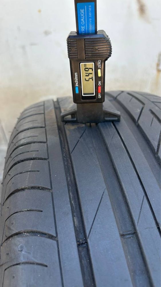 Пара літніх шин Bridgestone R17 225/55