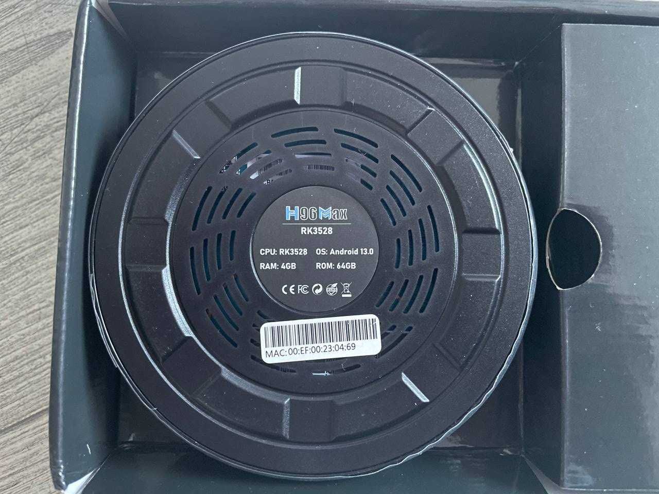 Смарт ТВ приставка Smart TV BOX H96Max 4/64GB Android 13.0 RK3528