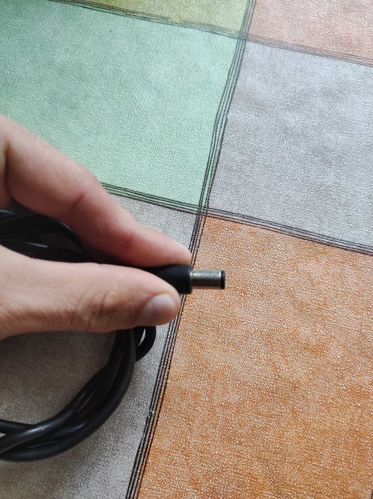 Продам зарядку для ноутбука Dell