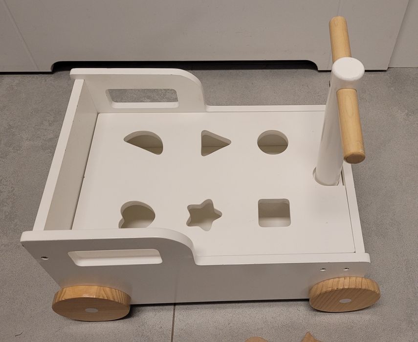 Drewniany jeździk/sorter biały