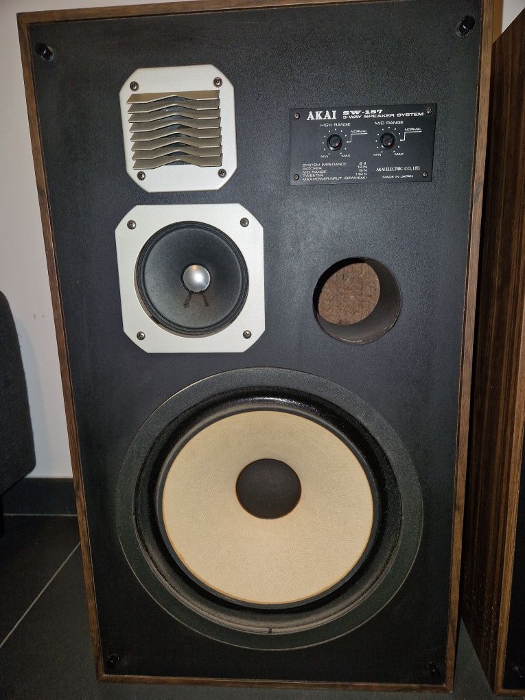 Kolumny Akai SW 157