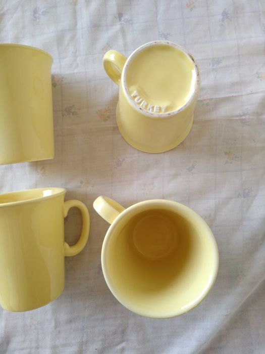 Conjunto de 4 canecas amarelas