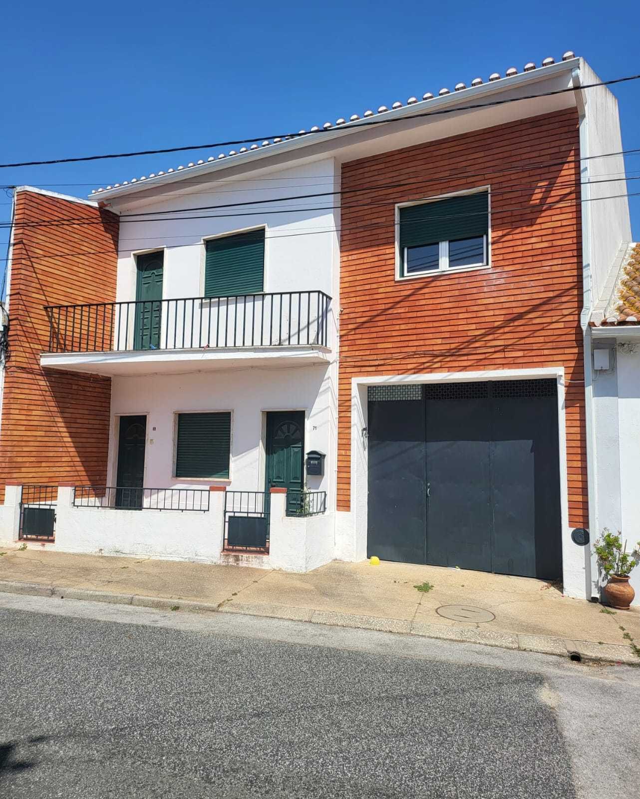 Moradia T5 de 2 Pisos