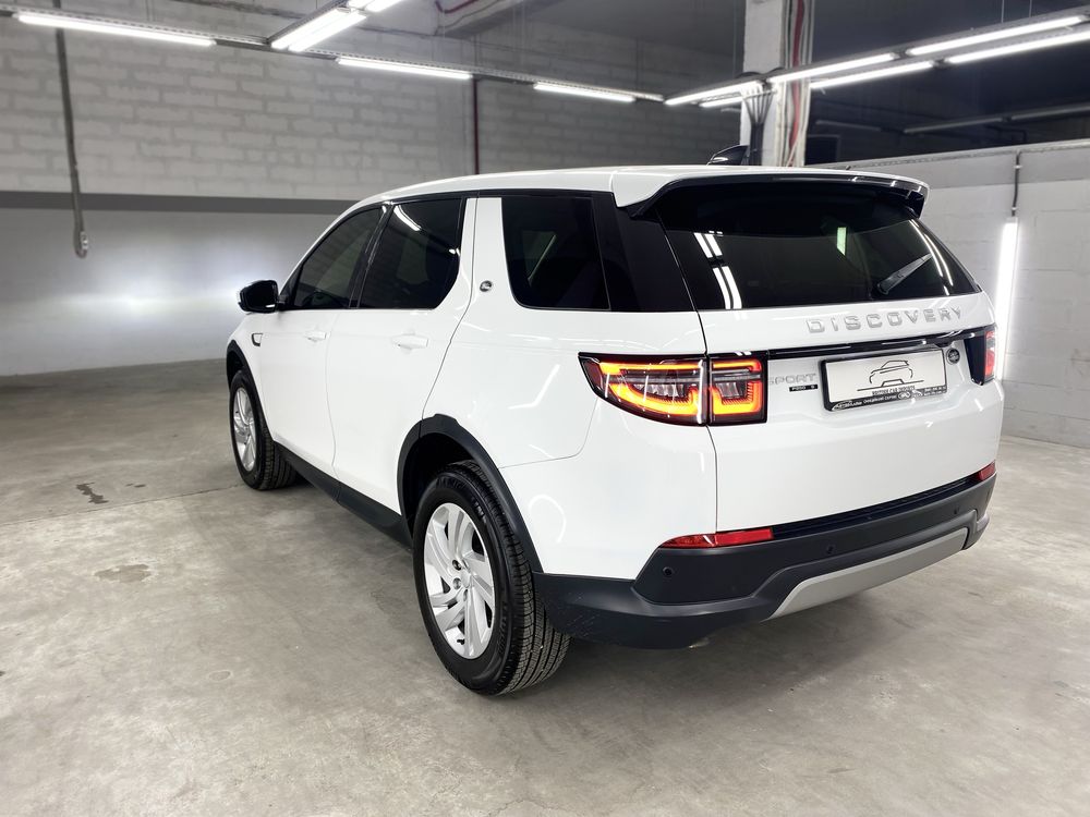 В наявності автомобіль Land Rover Discovery Sport 2019