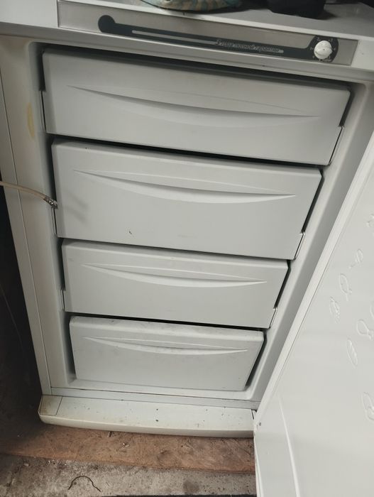 Морозильна камера Indesit