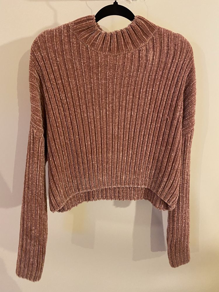 Różowy sweter w rozmiarze M