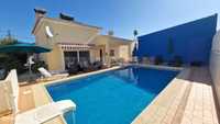 Algarve, Carvoeiro, moradia térrea de 3 quartos com piscina e garagem,