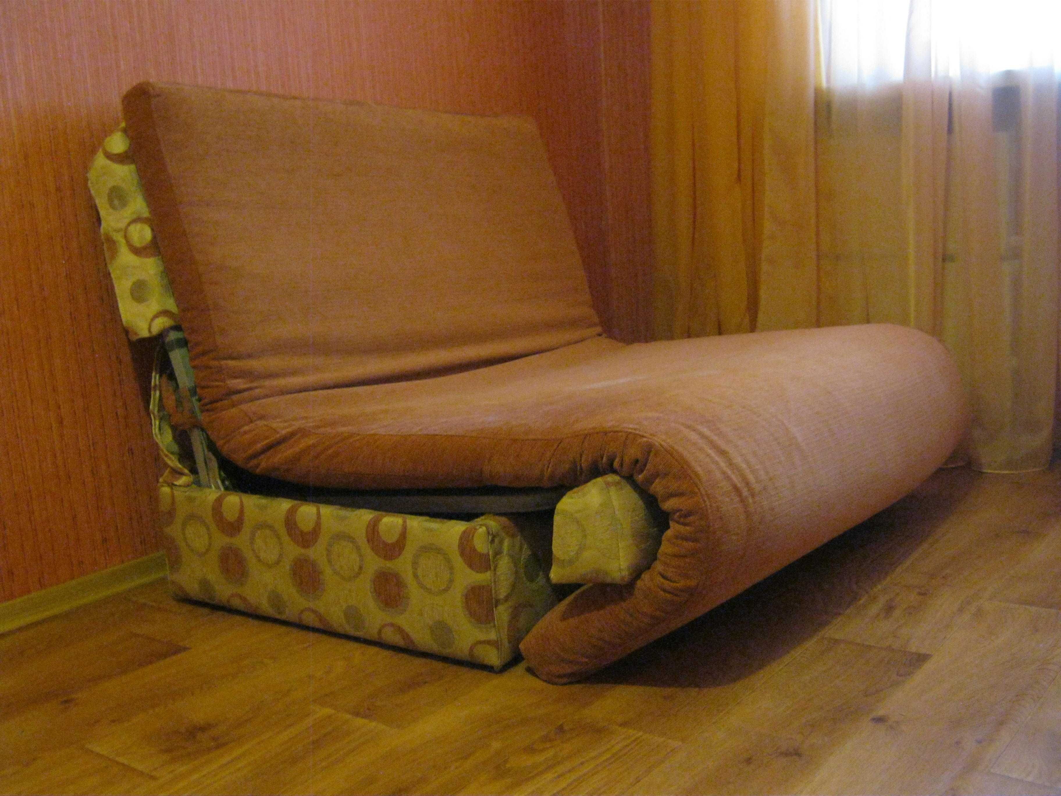 Раскладной диван-канапе.