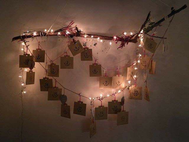 Calendário do Advento, 24 bolsas de papel,cada bolsa inclui 1 mensagem