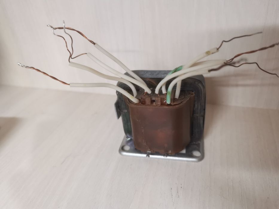 Трансформатор ~220V --> 14.4V (x2), 3.3V (x2), 2.4V (x2)
