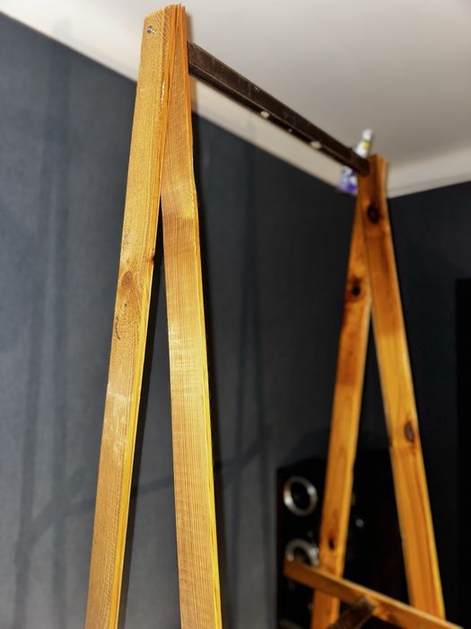 Minimalistyczny drewniany wieszak DIY – handmade