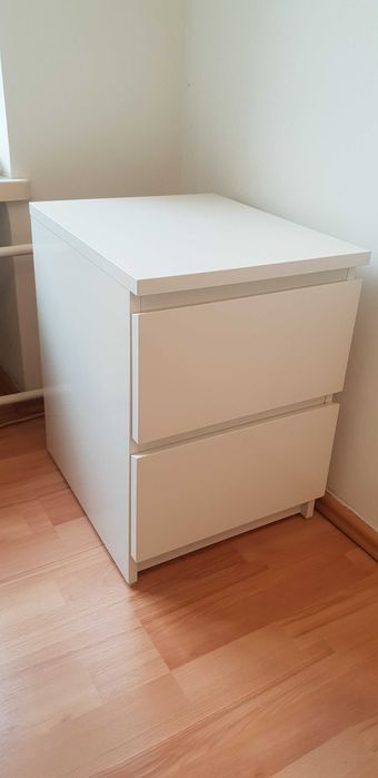 Stolik nocny/ mała komoda