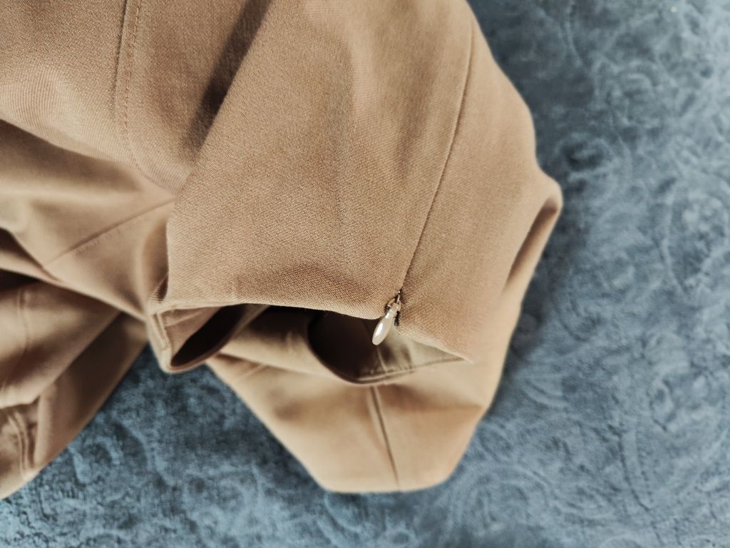 Sukienka H&M hm camel Basic szafa kapsułowa brązowa beżowa M do pracy