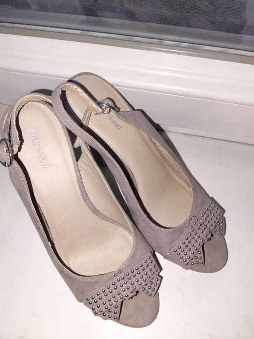 Босоножки новые 36 размер