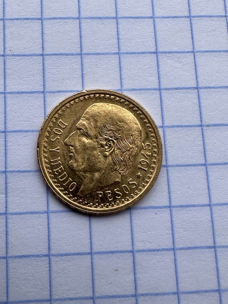 Золотые мексиканские 2 1/2 песо. 1945