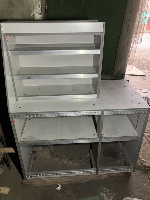 Стелаж-полички в Фольксваген Т-5 майстерня