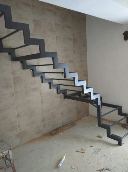 Металеві каркаси сходів перила метал нержавійка ковані ступені