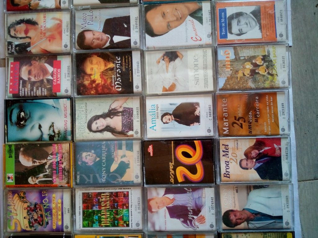 Vendo cassetes música  c/portes incluídos