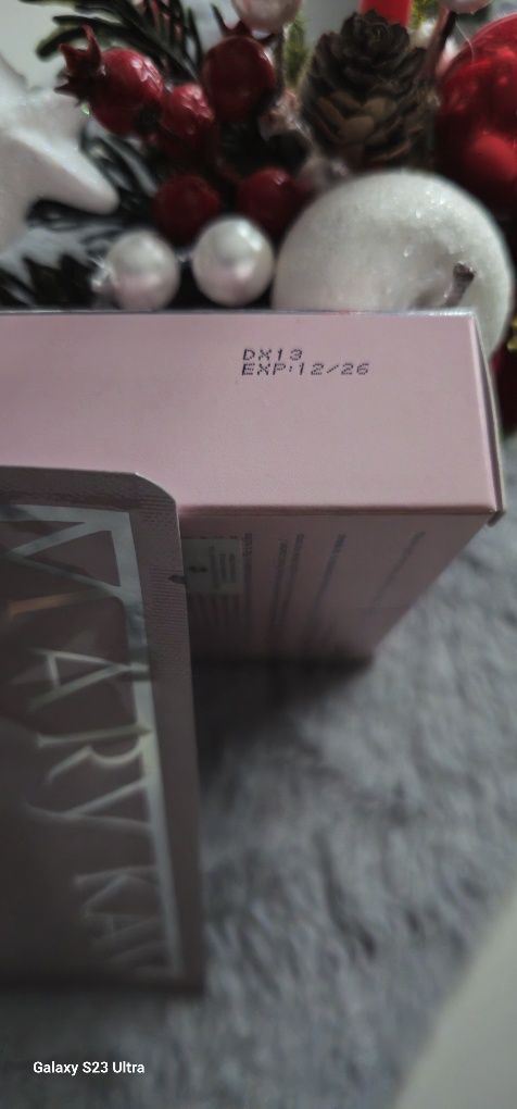 Liftingująca Biocelulozowa Maska TimeWise Repair 
4 x 24 g