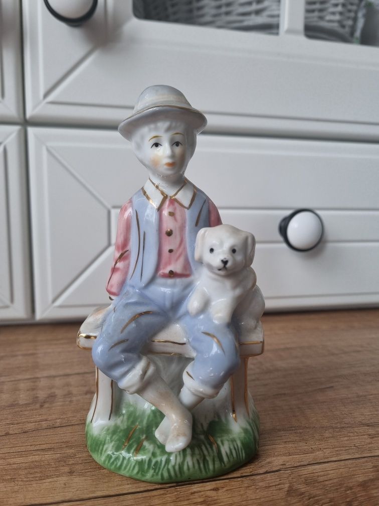 Porcelanowa figurka chłopca z psem pierrot Bogucice Poznań