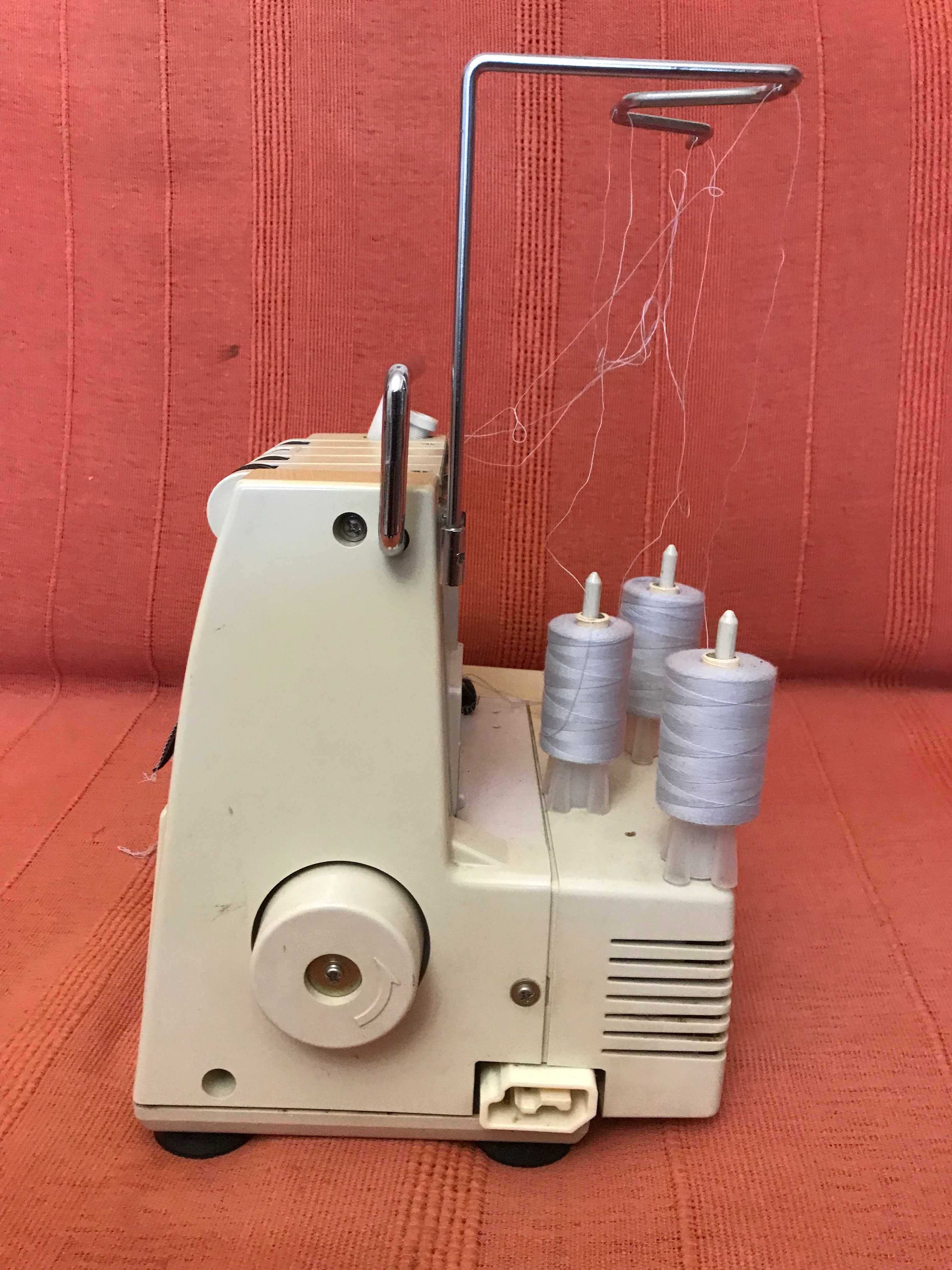 SINGER   14UA132A  оверлок 3-х ниточный