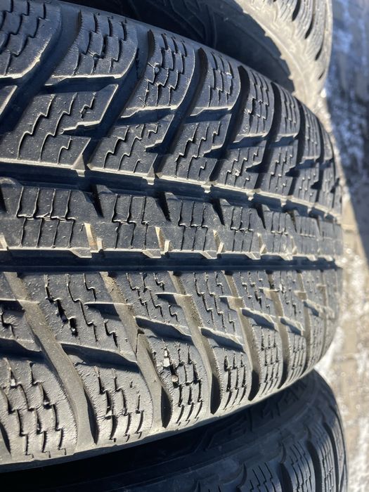 Шини 215/60/17 nokian комплект зимові склад R17