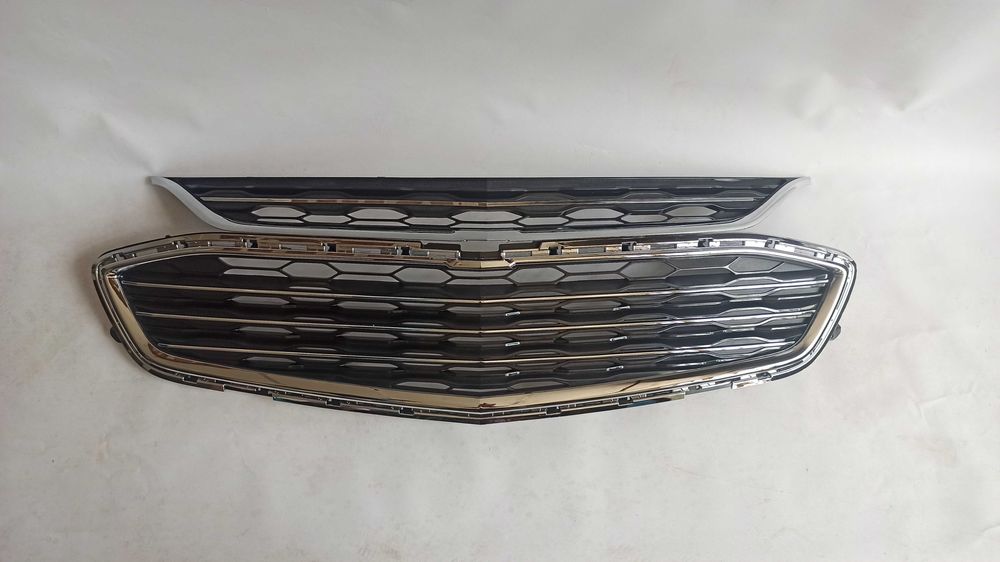 Решітка радіатора Chevrolet Malibu 2016-18, 2019-23