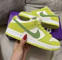 Nike dunk green apple